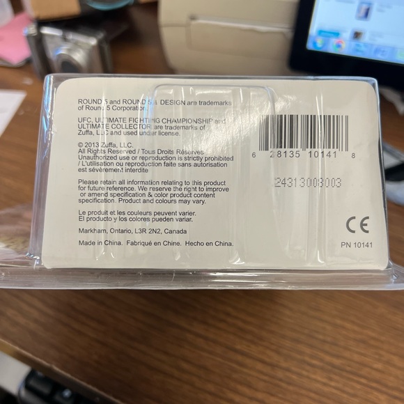 UFC Ultimate Collector Series 14 Ronda Rousey Action Figure - Picture 2 of 3